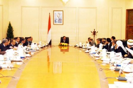 د. مجور لدى ترؤسه اجتماع مجلس الوزراء أمس